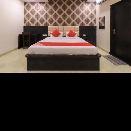 Aryan Vilas Hotel